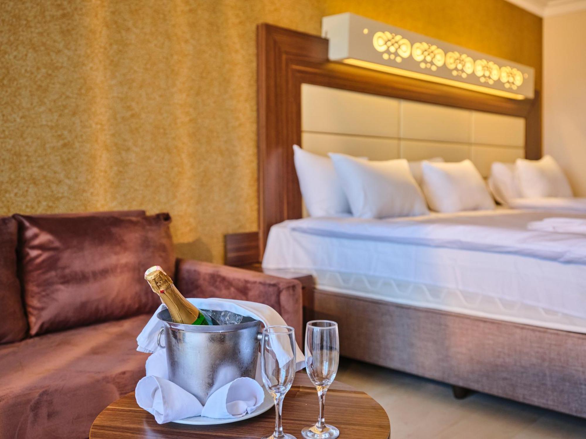 Noxinn Hotels Club Ultra All Inclusive โคนัคคลึ ภายนอก รูปภาพ